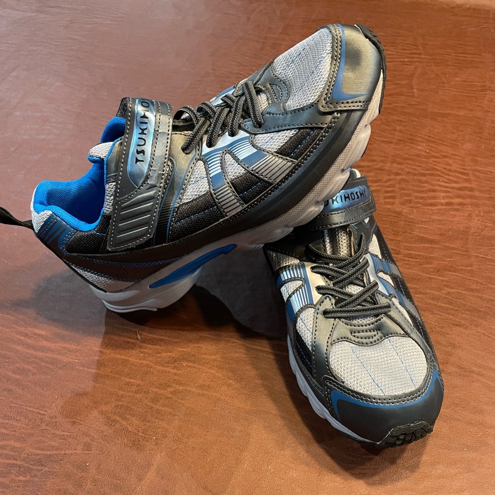 NWOT Tsukihoshi blue sneakers boys size 5